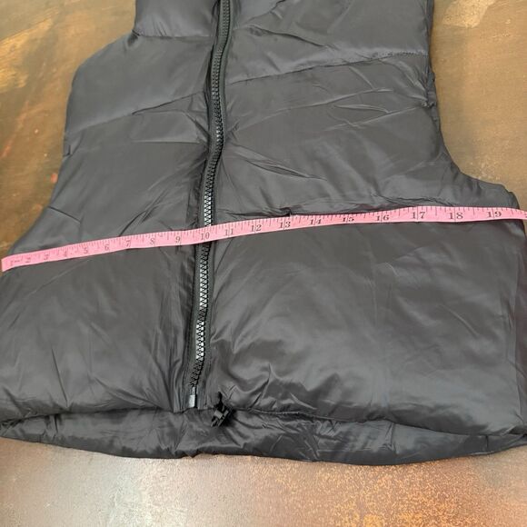 Black Cropped Puffer Vest Front Pockets Size Small Front Zipper High Neck - Picture 10 of 12